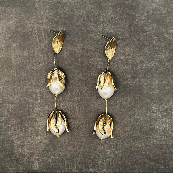 Gold-toned Flower Pearl Dangle earrings - Picture 3 of 5